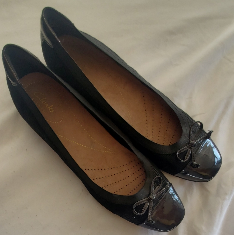 Candra Glow by Clarks ( size 11)
